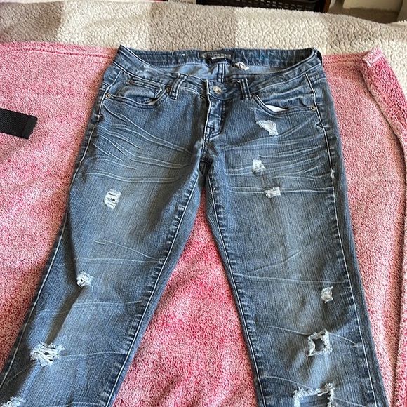 Women's Volcom ripped style jeans. - Picture 6 of 6